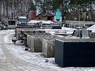 Zbiorniki betonowe na placu